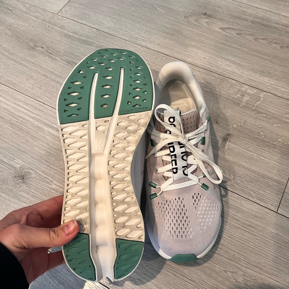 On cloud running  size 7.5! So cute. Teal color - Picture 3 of 10